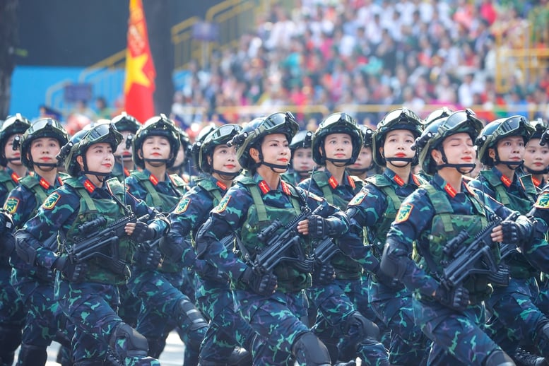 Chùm ảnh: Lực lượng Quân đội tham gia diễu binh, diễu hành kỷ niệm 50 năm thống nhất đất nước- Ảnh 20.