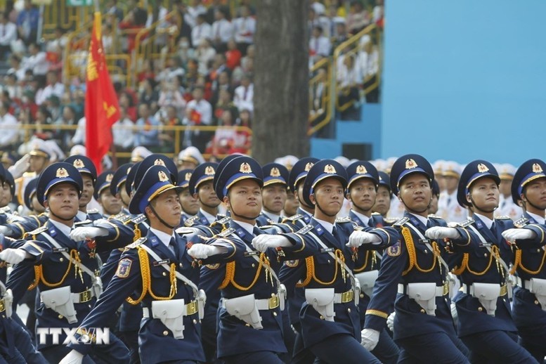 Chùm ảnh: Lực lượng Quân đội tham gia diễu binh, diễu hành kỷ niệm 50 năm thống nhất đất nước- Ảnh 9.