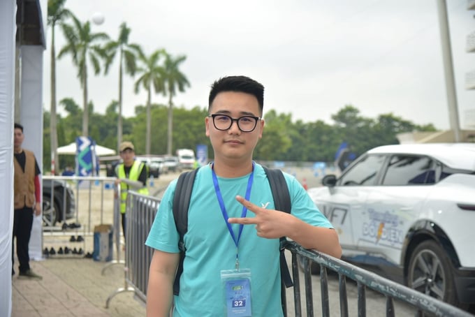 Anh Bùi Chiêu Voòng ấn tượng với khả năng tăng tốc và sự đầm chắc của mẫu VF 8