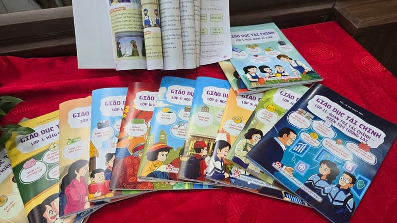 Thị trường sách, đồ dùng học tập sôi động trước thềm năm học mới- Ảnh 4.
