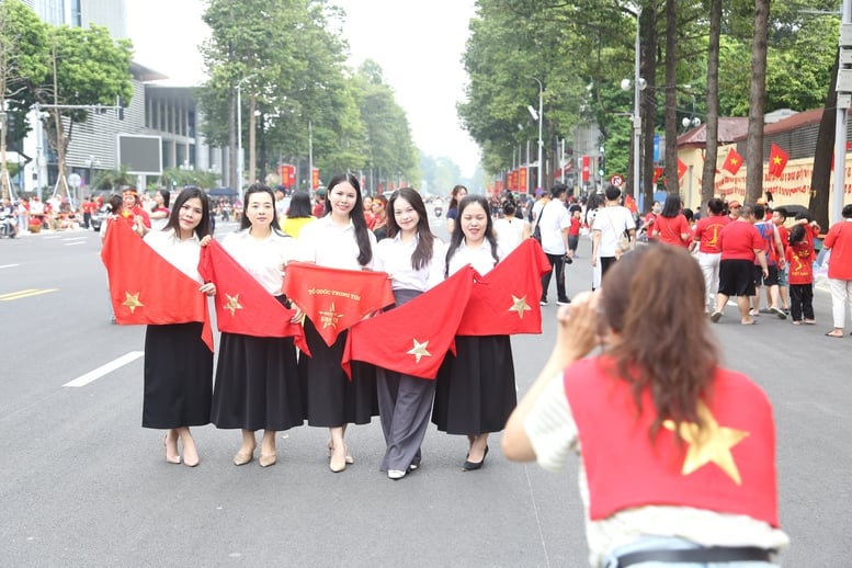 Người dân phấn khởi, háo hức chờ đợi buổi tổng hợp luyện lần 2 A80- Ảnh 4.