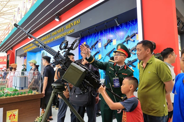Hàng trăm nghìn khách tham quan đến với Triển lãm Thành tựu đất nước- Ảnh 2.