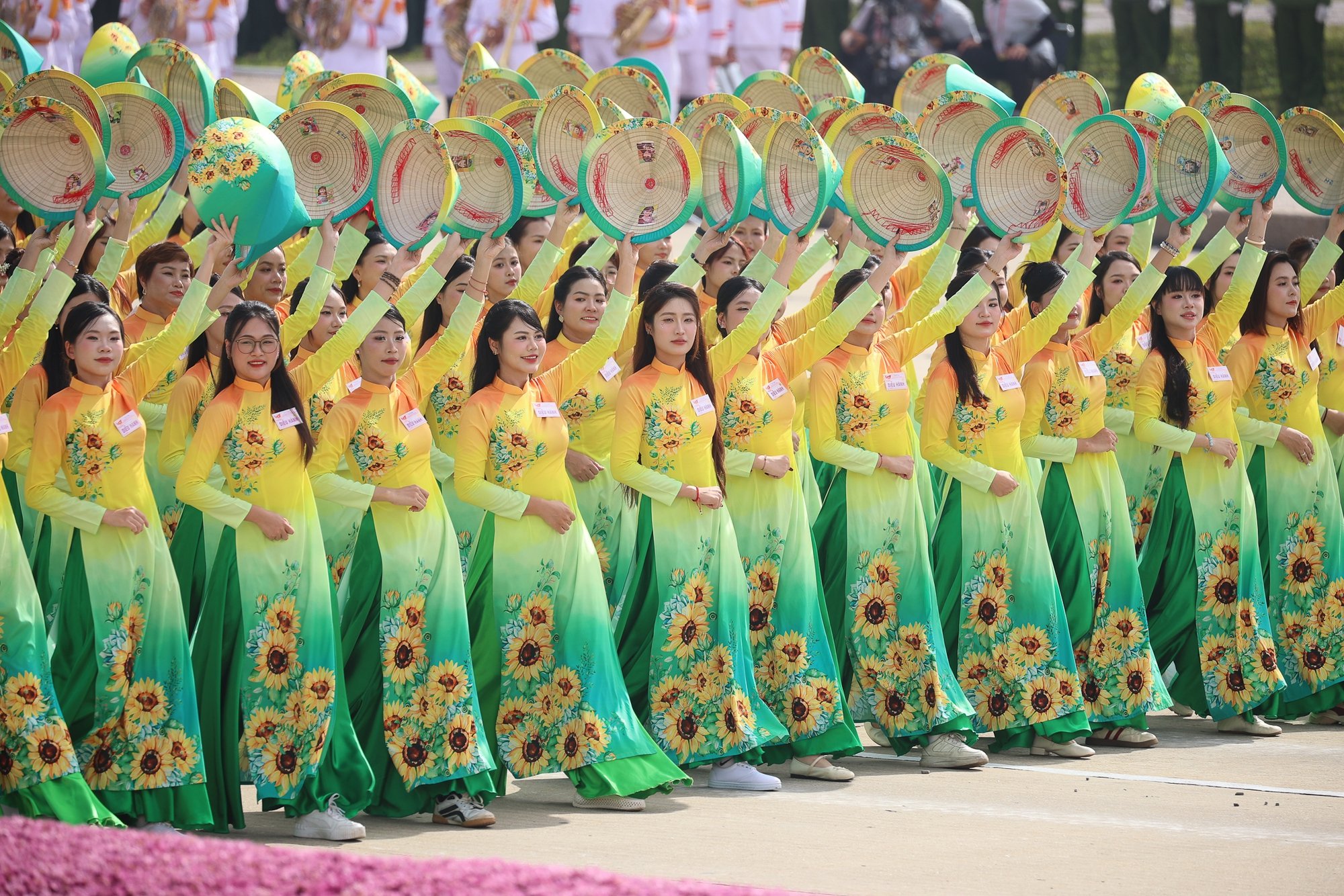 Chùm ảnh: Rạng rỡ khối quần chúng tham gia diễu hành tại A80- Ảnh 11.