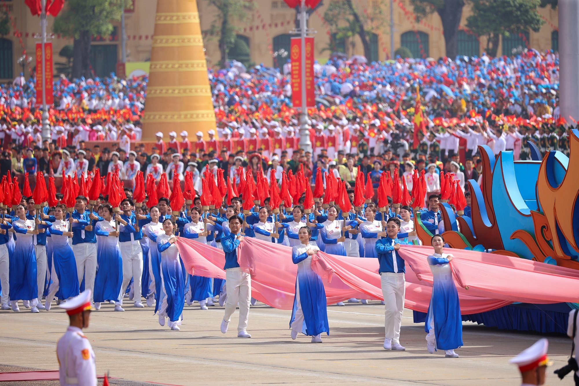 Chùm ảnh: Rạng rỡ khối quần chúng tham gia diễu hành tại A80- Ảnh 14.