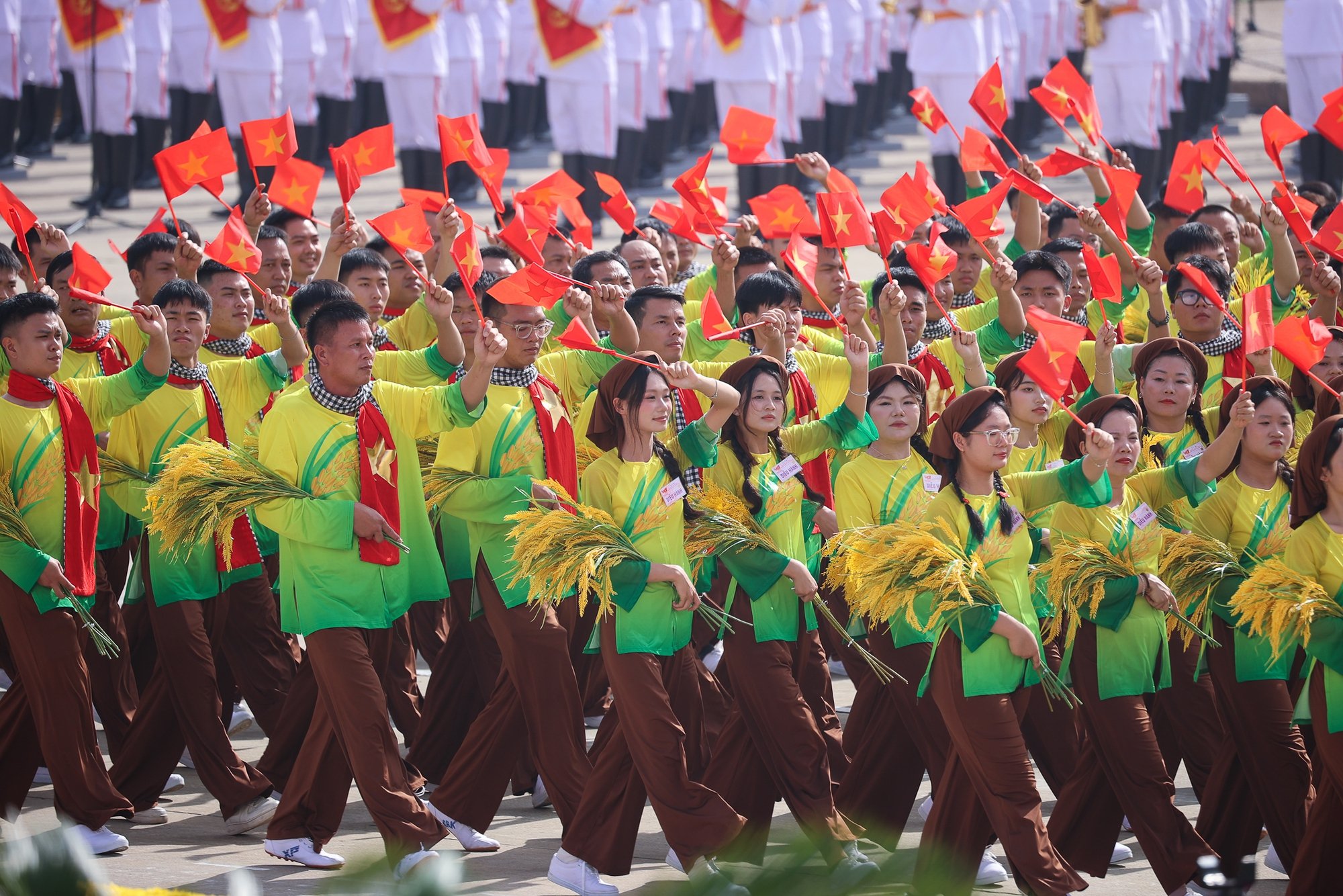Chùm ảnh: Rạng rỡ khối quần chúng tham gia diễu hành tại A80- Ảnh 7.