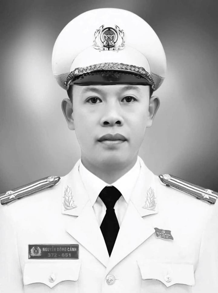 Di ảnh Thiếu tá Nguyễn Đông Cánh.