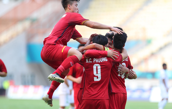 Kết thúc hiệp 1, Olympic Việt Nam đang tạm dẫn Olympic Pakistan với tỷ số 2-0