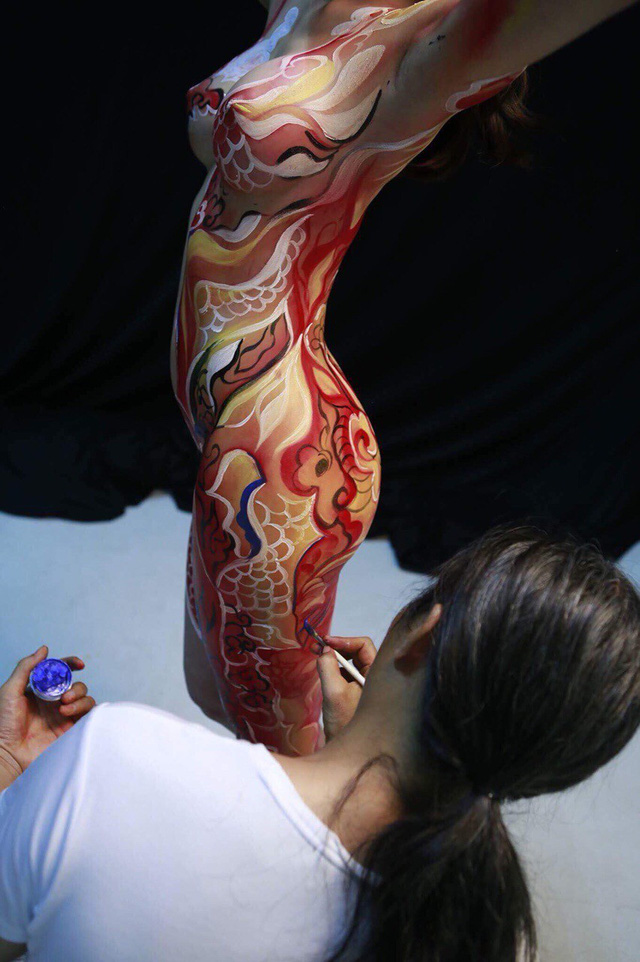 Họa sĩ Ngô Lực trong những lần vẽ body painting