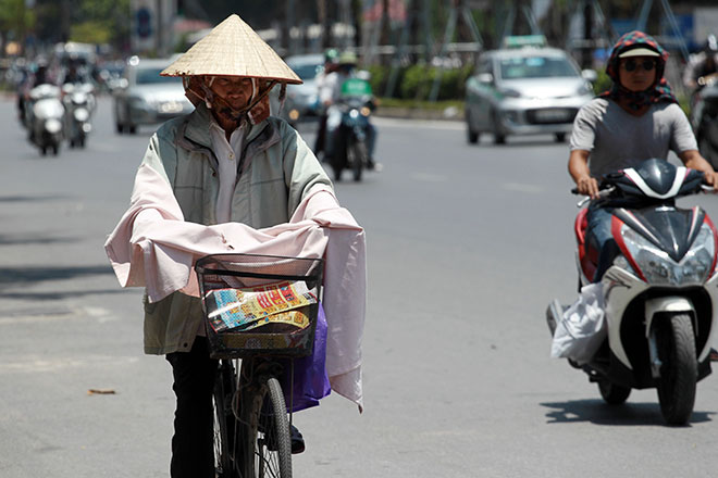 Nắng nóng với nhiệt độ cao nhất từ 33-36 độ C sẽ bao trùm khu vực Hà Nội và các tỉnh miền Bắc trong hôm nay.
