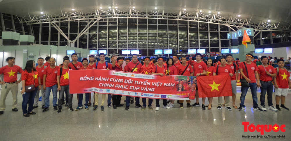 Theo đại diện của HanoiRedtours, trong những ngày qua đã có hàng ngàn CĐV Việt Nam đã sang Indonesia để cổ vũ cho thầy trò HLV Park Hang Seo. Ngay sau khi Olympic Việt Nam vào vòng bán kết lượng người đăng ký mua tour đã tăng lên đột biến.