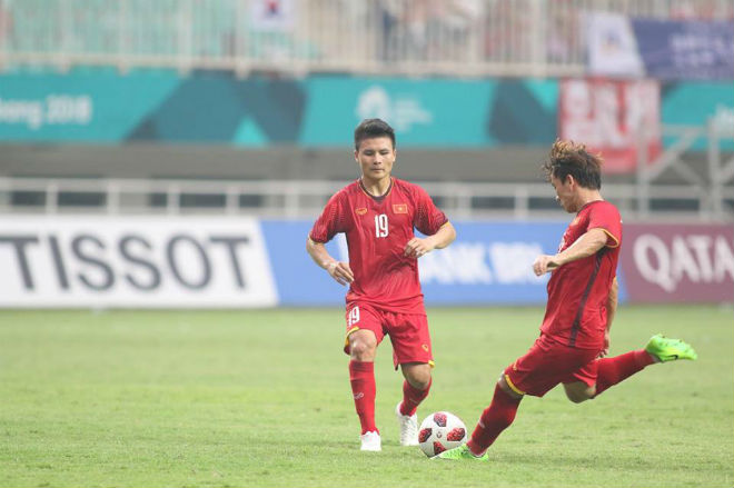 Quang Hải (số 19) và Minh Vương, những tiền vệ tài năng của Olympic Việt Nam