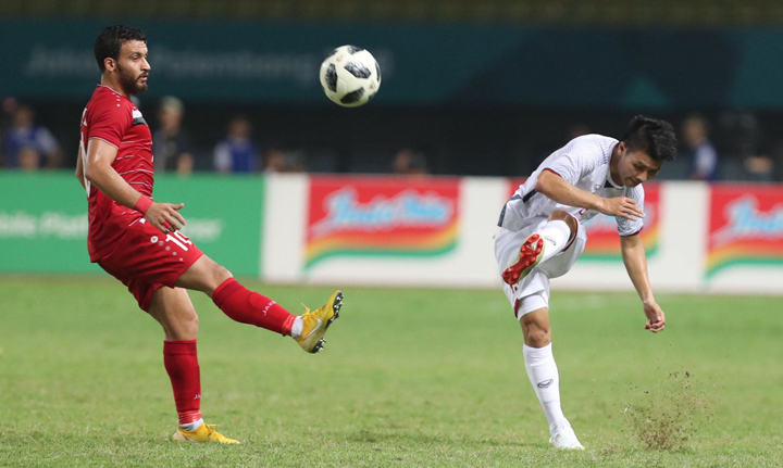 Quang Hải (phải), cầu thủ được kỳ vọng rất lớn tại AFF Suzuki Cup 2018