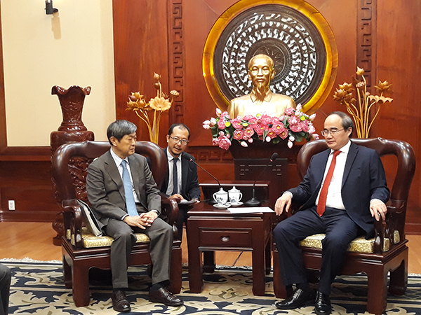 Bí thư Thành ủy TP.HCM, Nguyễn Thiện Nhân (phải) tiếp ông Shiniki Kitaoka, Chủ tịch JICA