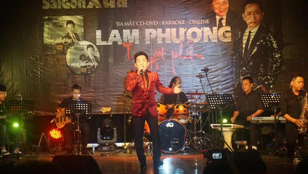Ca sỹ Quang Thành thể hiện nhạc phẩm 