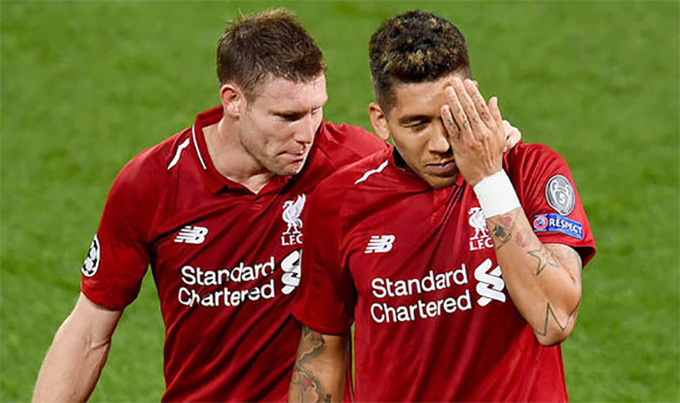 Dù chấn thương mắt, Roberto Firmino (phải) vẫn thi đấu rất hay cho Liverpool ở Champions League
