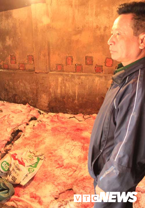 Phó thôn Đỗ Văn Khuyến vì sợ hãi mà bỏ nghề buôn trâu, mổ trâu, chỉ dám buôn da trâu sang Trung Quốc. Nhà ông có cả cơ sở sơ chế thuộc da trâu. 