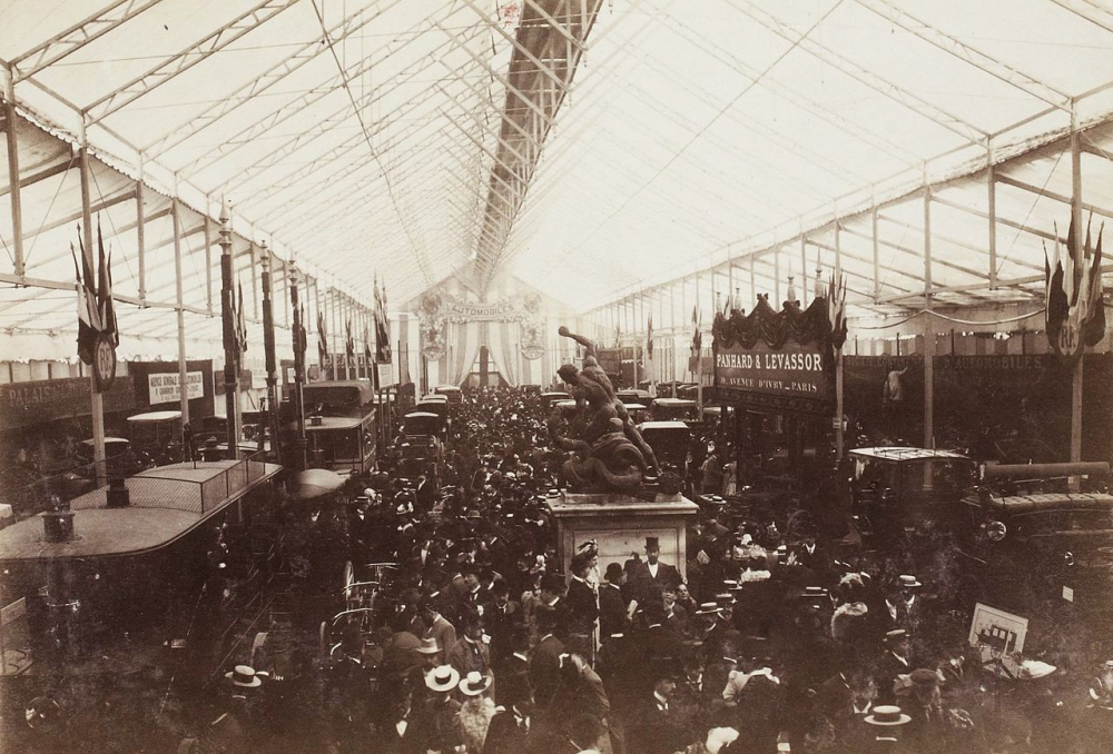 Paris Motor Show lần đầu tiên được tổ chức vào năm 1898.