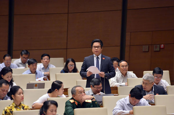 ĐBQH Vũ Tiến Lộc, Chủ tịch VCCI phát biểu thảo luận tại hội trường ngày 5/11