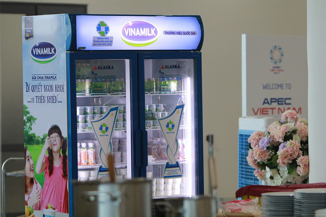 Đa dạng các loại sản phẩm sữa, sữa chua và nước trái cây của Vinamilk được phục vụ trong Hội nghị APEC (Ảnh: Xuân Phú)