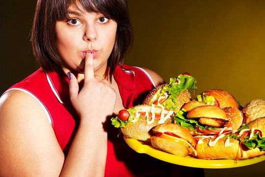 Chế độ ăn uống thiếu lành mạnh có thể ảnh hưởng đến não và gan của bạn cùng lúc - ảnh minh họa từ Internet