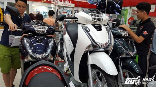 Thị trường xe máy cuối năm đang rục rịch tăng giá, Honda SH chênh giá tới 17 triệu đồng
