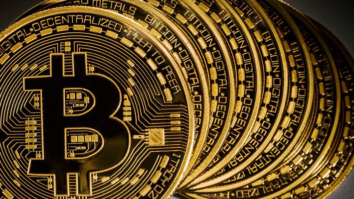Trong 12 tháng qua, giá của Bitcoin, đồng tiền ảo lớn nhất thế giới, đã tăng hơn 2.000%. 