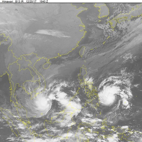 Dự báo trong 24 giờ tới, bão số 15 di chuyển theo hướng Tây Tây Nam, mỗi giờ đi được khoảng 15km. Ảnh: Nchmf