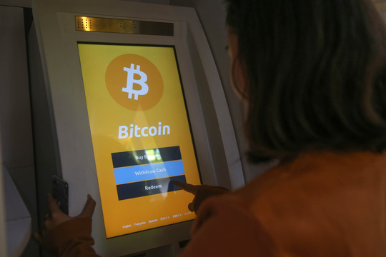 Một điểm giao dịch bitcoin tại TP.HCM. Ảnh: Hoàng Triều