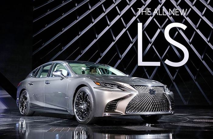 Là mẫu xe thương mại đầu tiên được bán dưới thương hiệu Lexus, dòng sedan cao cấp hạng F Lexus LS thế hệ mới đã được ra mắt hồi đầu năm tại triển lãm Detroit 2017. Thế hệ thứ 5 của Lexus LS được đổi mới toàn diện từ trong ra ngoài, tích hợp những công nghệ hiện đại và tiếp tục giữ lại sự tinh xảo, sang trọng trong chế tác xe sang của Lexus. LS mới còn được thiết kế để thích ứng với rất nhiều khách hàng trên toàn cầu và sẽ bán ở khoảng 90 quốc gia.
