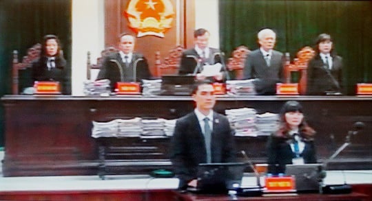 Hội đồng xét xử - Ảnh: Nguyễn Hưởng (ảnh chụp qua màn hình)