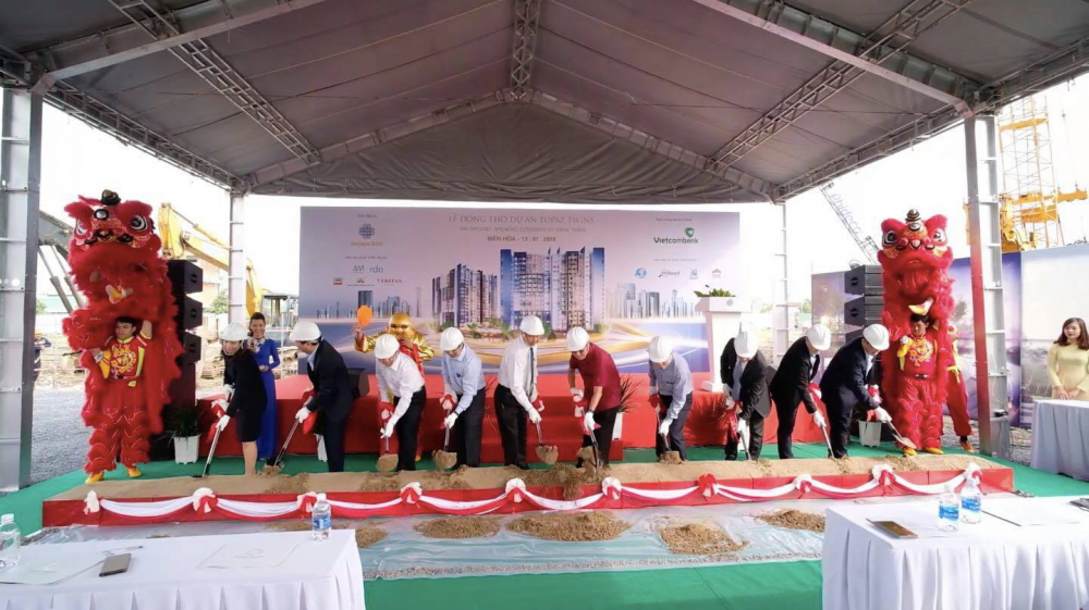 Chủ tịch UBND tỉnh Đồng Nai Đinh Quốc Thái và Ban lãnh đạo Tập đoàn Berjaya thực hiện nghi thức động thổ dự án.