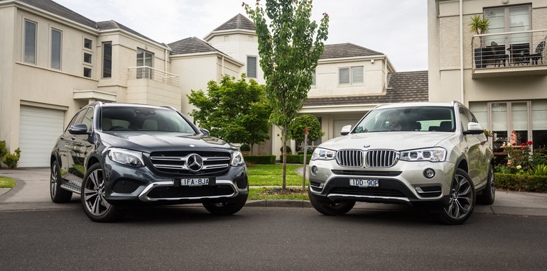 Mercedes-Benz GLC (trái) và BMW X3 (phải).