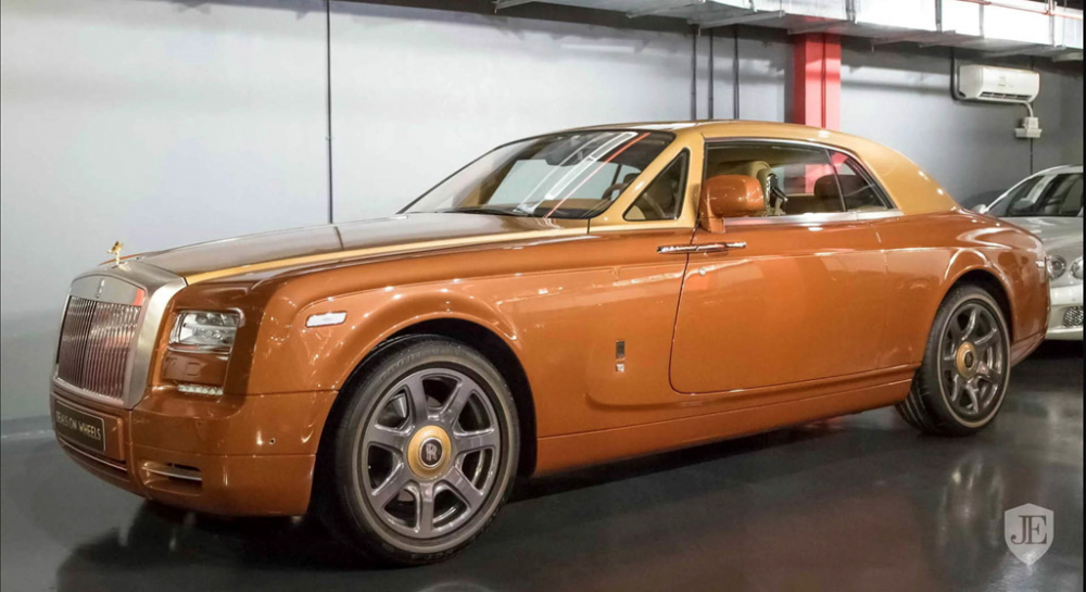 Rolls-Royce luôn biết cách chiều chuộng sở thích của khách hàng để tạo ra những chiếc xe bespoke khác biệt nhất. Tại triển lãm Dubai 2015, Rolls-Royce đã mang đến chiếc Phantom Coupe phiên bản Tiger độc nhất vô nhị dành cho thị trường giàu có này.