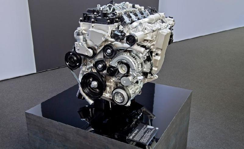Động cơ SkyActiv-X mới của Mazda sẽ có mặt trên thị trường trong năm nay. (Ảnh: CarandDriver)