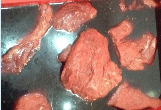 Thịt heo nái ngâm hóa chất giả làm thịt bò từng bị Chi cục Thú y TP.HCM phát hiện. Ảnh: TRẦN NGỌC