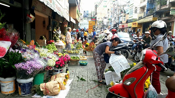 Một góc chợ xôm tụ tại chợ Tân Định