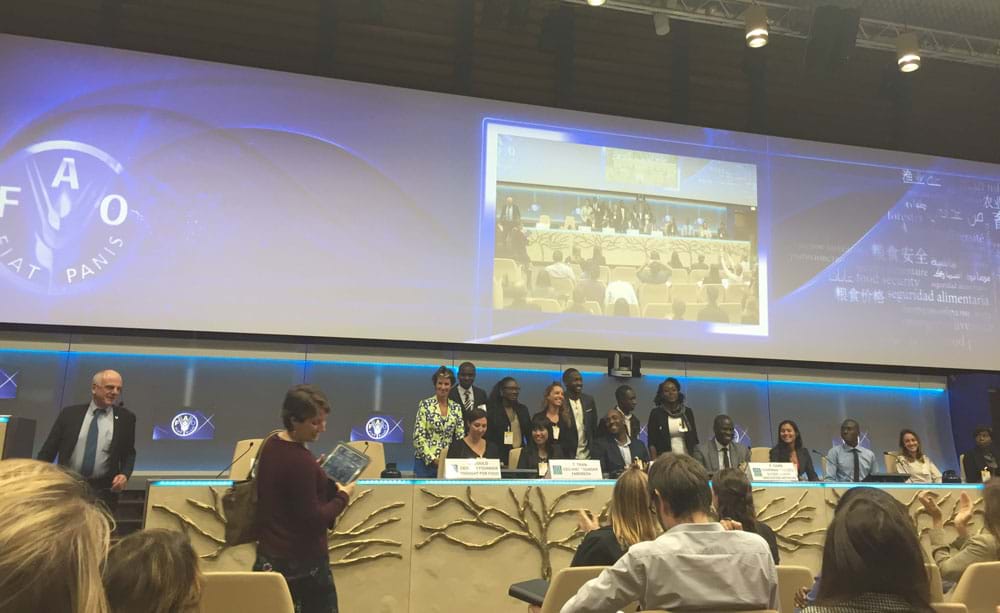 Khánh Trang (ngồi thứ hai từ trái) tại diễn đàn về an ninh lương thực và  biến đổi khí hậu năm 2015, được tổ chức bởi tổ chức Nông lương thế giới (FAO)