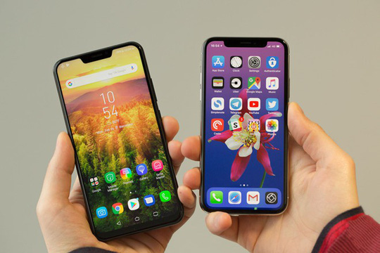 Asus Zenfone 5 (trái) và Apple iPhone X.