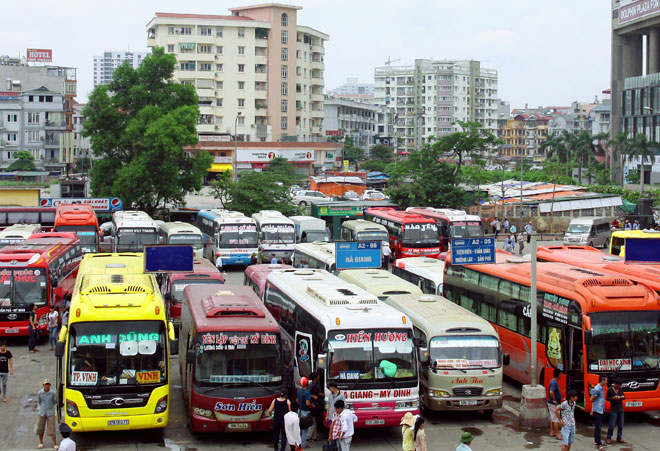 Quy định màu biển số xe kinh doanh vận tải sẽ tạo điều kiện thuận lợi cho công tác quản lý, điều hành giao thông. Ảnh: Thái Hiền