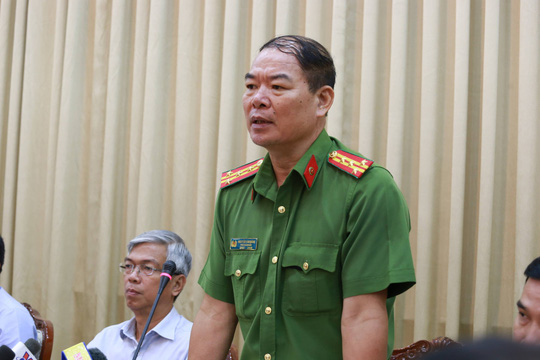Ông Nguyễn Văn Bằng, Phó Giám đốc Sở Cảnh sát PCCC TP đang trả lời báo chí.