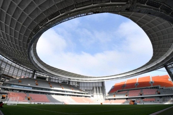 4. Yekaterinburg (Yekaterinburg): Tên ban đầu là Sân vận động Trung tâm, được xây dựng từ năm 1953 đến năm 1957. có 4 trận vòng bảng được tổ chức tại đây gồm: Ai Cập - Uruguay, Pháp - Peru, Nhật Bản - Senegal, Mexico - Thụy Điển.