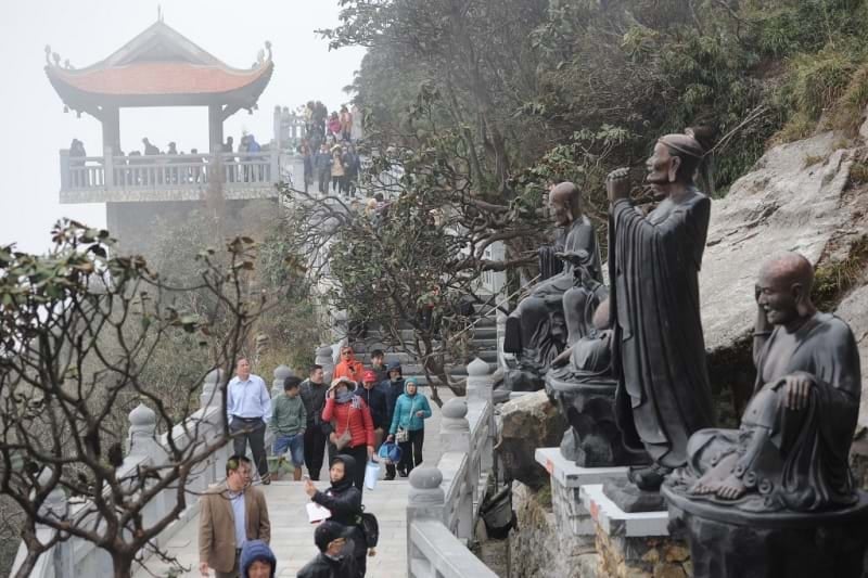 Đường La Hán – nơi hội tụ nhiều gốc đỗ quyên trăm tuổi.