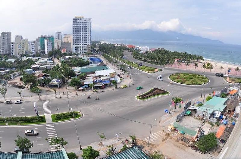 Đất ven biển phía Đông Đà Nẵng đang chạm ngưỡng 300 triệu đồng/m2. Ảnh: TẤN VIỆT