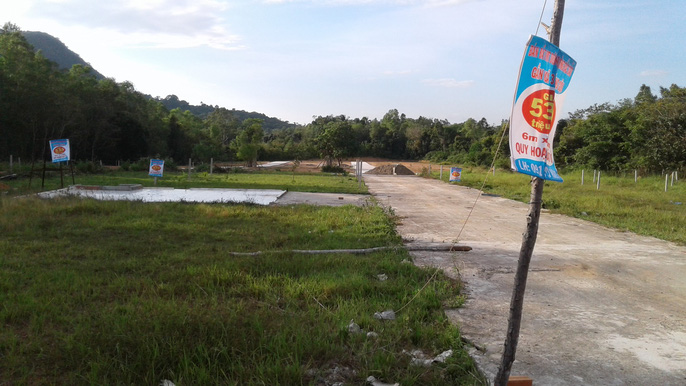 Tỉnh ủy Kiên Giang yêu cầu các ngành chức năng quản lý chặt việc tách thửa, phân lô trên địa bàn huyện Phú Quốc theo quy định, kiên quyết xử lý theo quy định việc tự quy hoạch, tự ý chuyển mục đích sử dụng đất trong khi chưa được cấp thẩm quyền cho phép