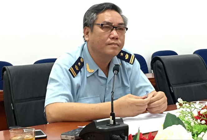 Ông Lê Nam Phong, Đội phó Đội Điều tra chống buôn lậu khu vực miền Trung, thuộc Cục Điều tra chống buôn lậu chia sẻ quá trình phá án vụ buôn lậu xăng dầu khủng. Ảnh: Tuấn Nguyễn.