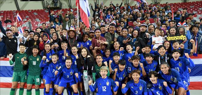 Nữ Thái Lan ăn mừng vé tham dự World Cup 2019