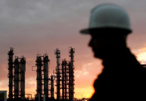 Giá dầu WTI chạm mức cao nhất trong hơn 3 năm. Ảnh: Reuters
