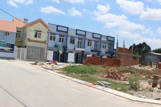 Các căn nhà riêng do NĐT tự xây mới rồi bán ra ghi nhận mức tăng giá từ 15-20%. Ảnh: Phương Nga