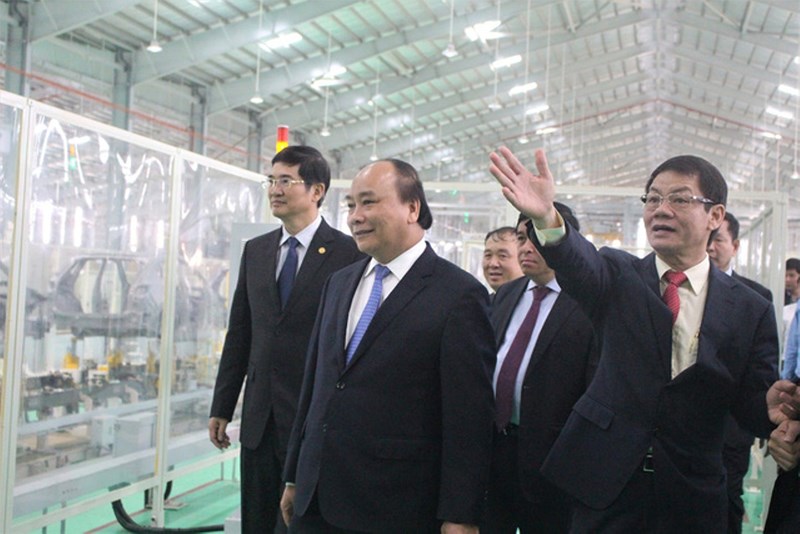 Thủ tướng Chính phủ Nguyễn Xuân Phúc tham quan nhà máy sản xuất ô tô lớn nhất Đông Nam Á của Thaco.
