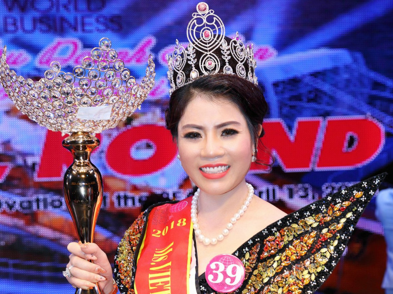 Đối tượng Nguyễn Thị Nhung thời điểm đăng quang Hoa hậu thế giới người Việt 2018